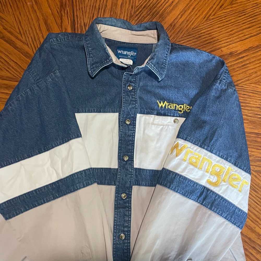 Wrangler pearl snap vintage denim long sleeve shirt
